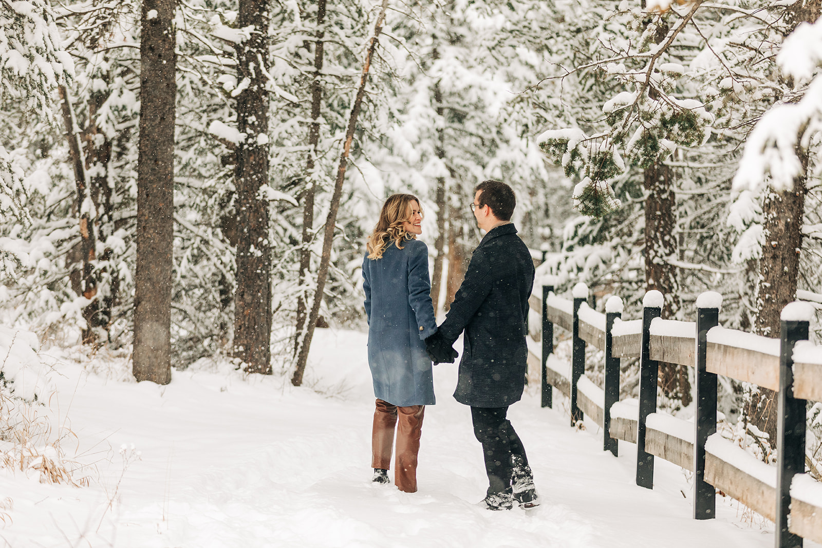 A floral wreath with a circle in the center.